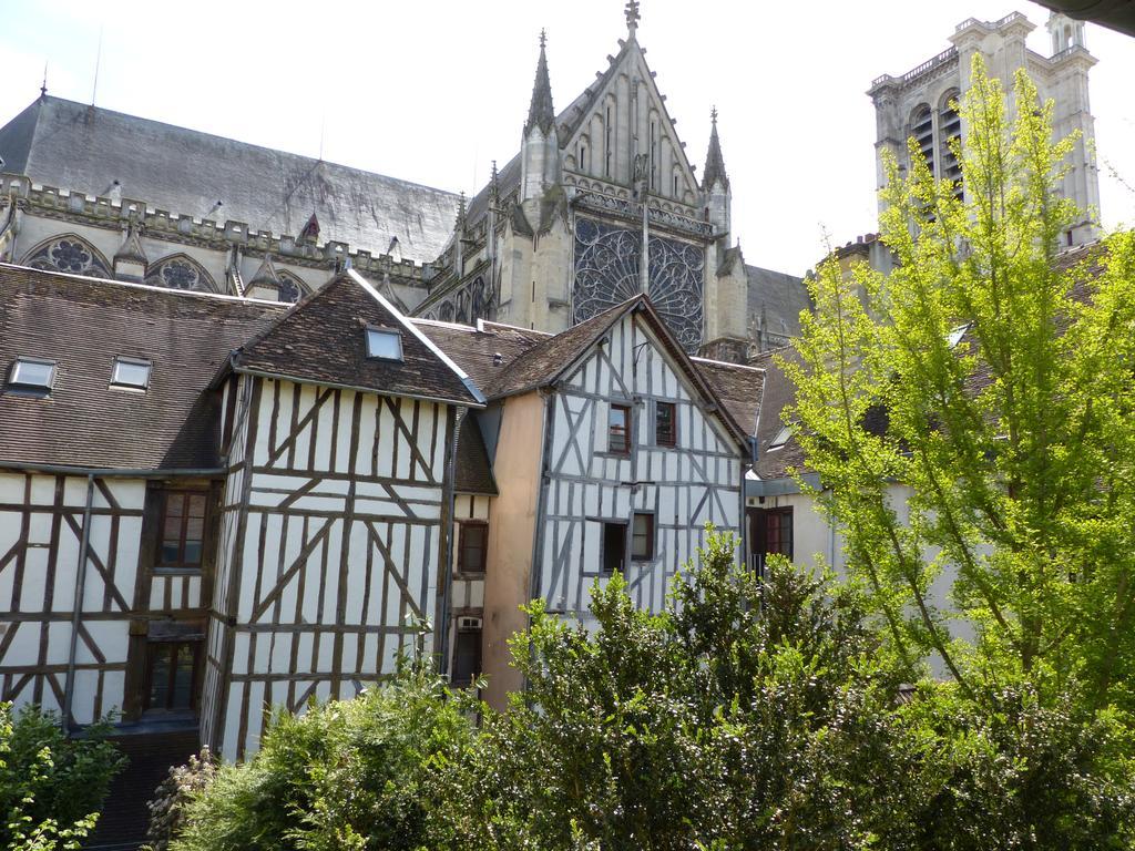 Les Cieux De La Cathedrale - Calme - Jardin - Wifi Apartment Troyes Exterior photo